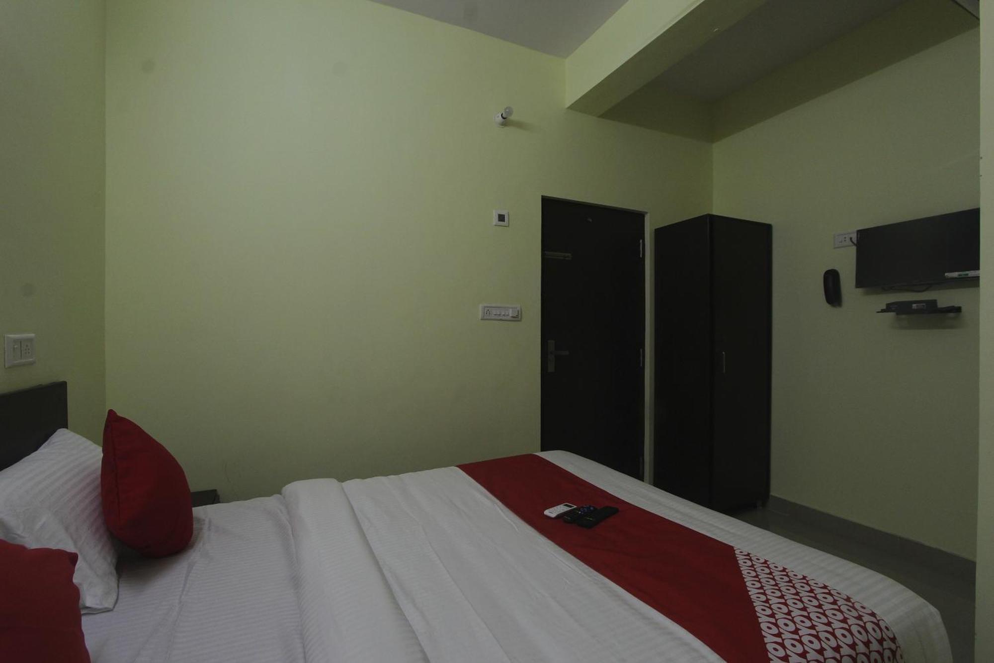 Hotel O V R Residency Near Sri Amruth Chithra Mandira Бангалор Екстериор снимка