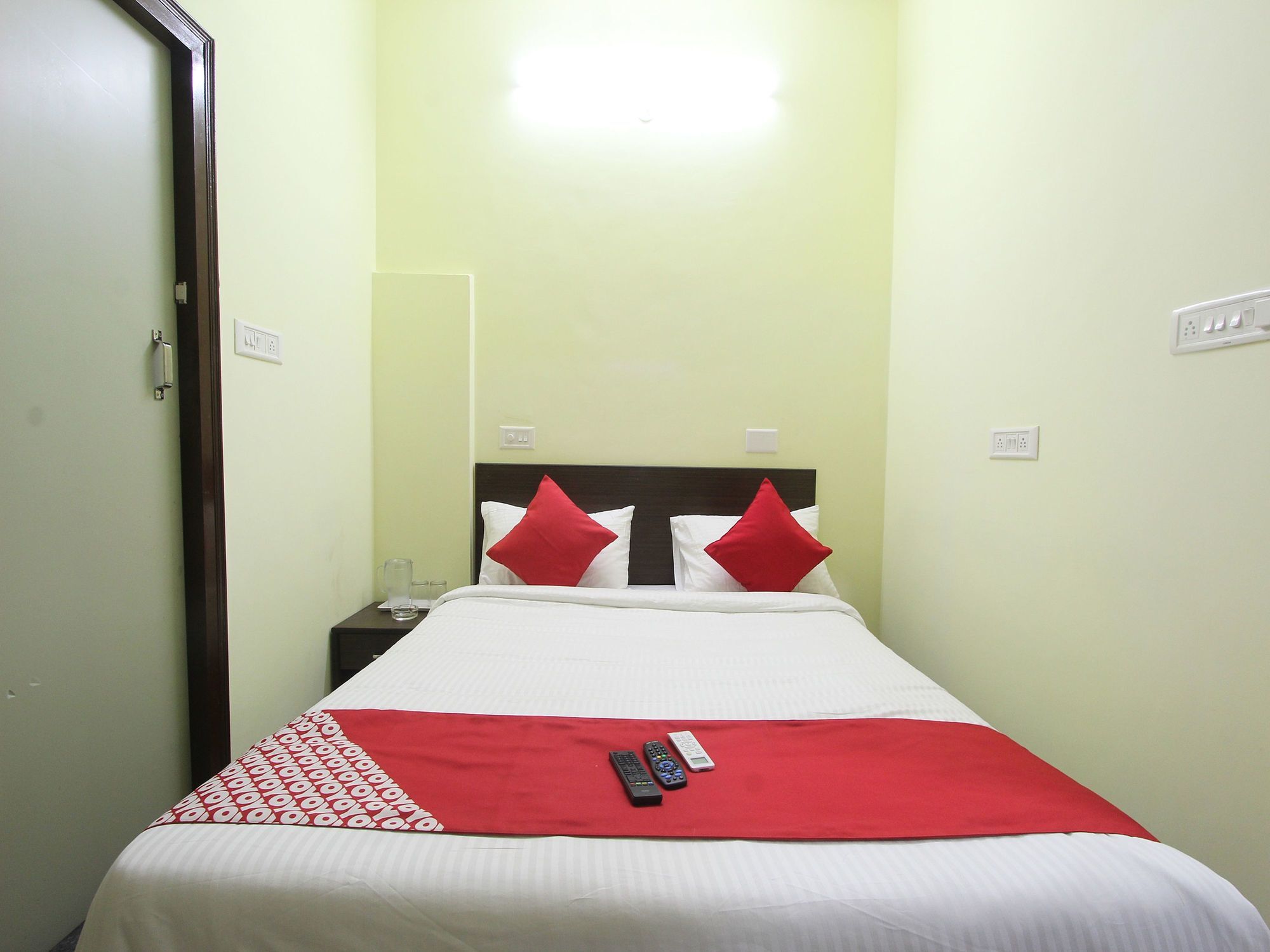 Hotel O V R Residency Near Sri Amruth Chithra Mandira Бангалор Екстериор снимка